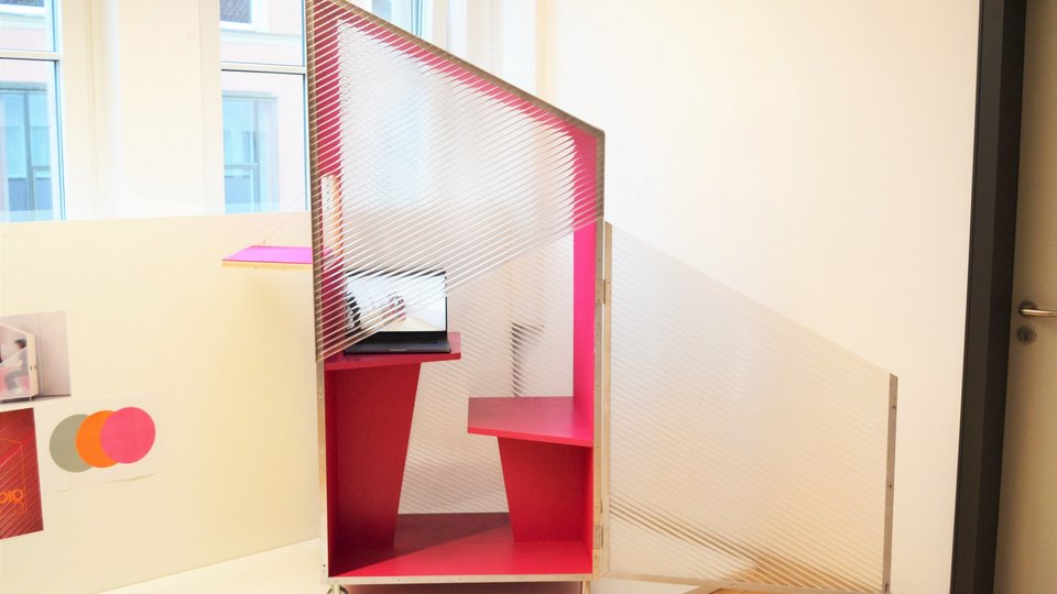 Ein Arbeitsplatz im neuen Lernraum der HFT Stuttgart